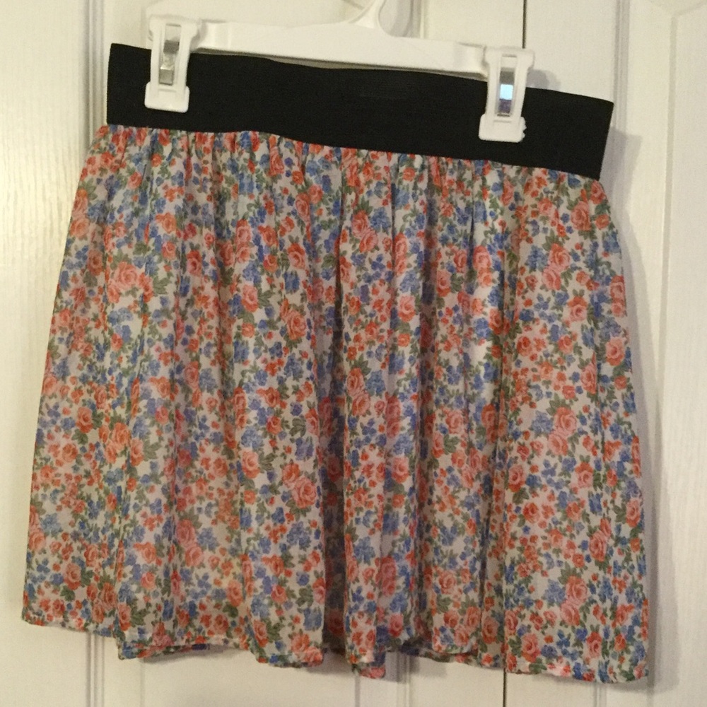 💥2 for $17💥 Floral mini skirt Forever 21